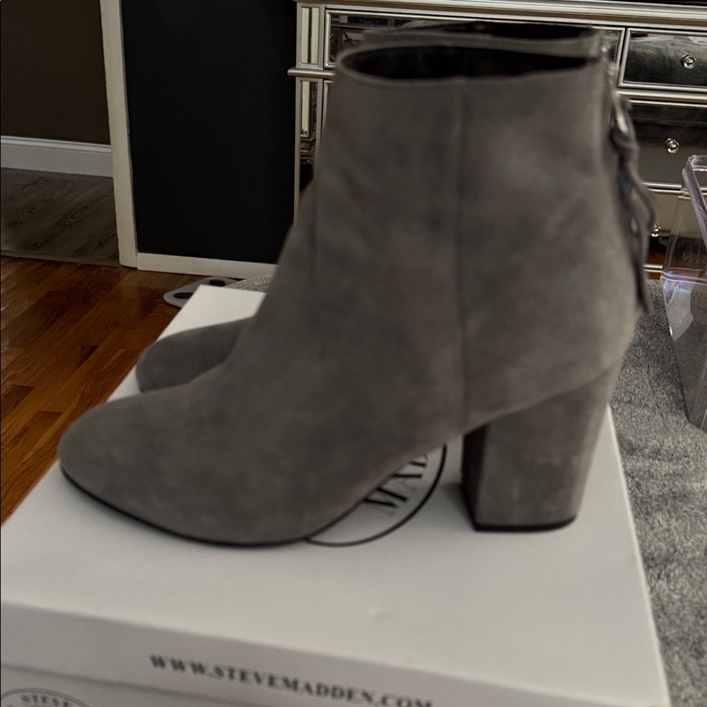 Steve Madden Cynthia Grey Suede Boots NEVER WORN - Picture 2 of 8